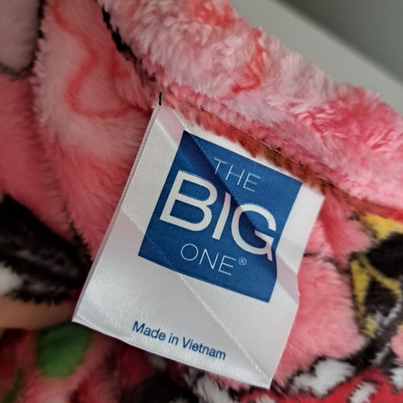 DISNEY THE BIG ONE Minnie Mouse plush cozy blanket hearts flowers bows soft '23 - Picture 11 of 13